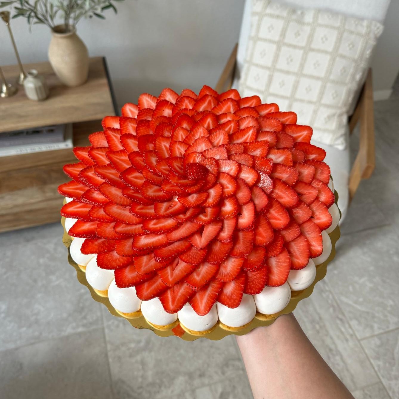 Pavlova Strawberry Dulce de Leche | Daniela Cake Designer